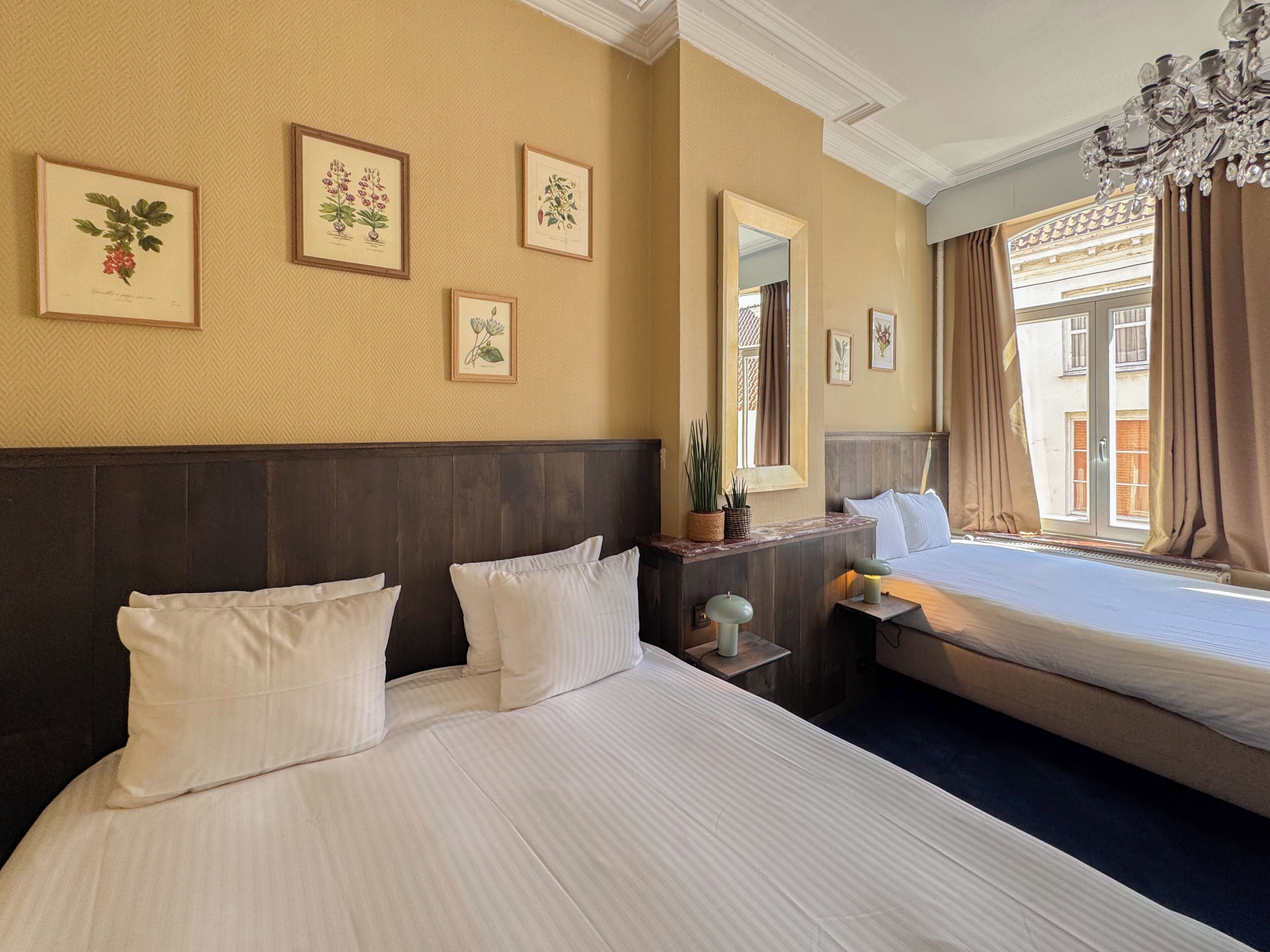 Chambre Double ou avec lits jumeaux | Coffres-forts dans les chambres, bureau, Wi-Fi gratuit