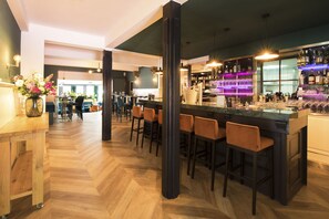 Bar (on property) - Auberge du Bonheur (Tilburg)