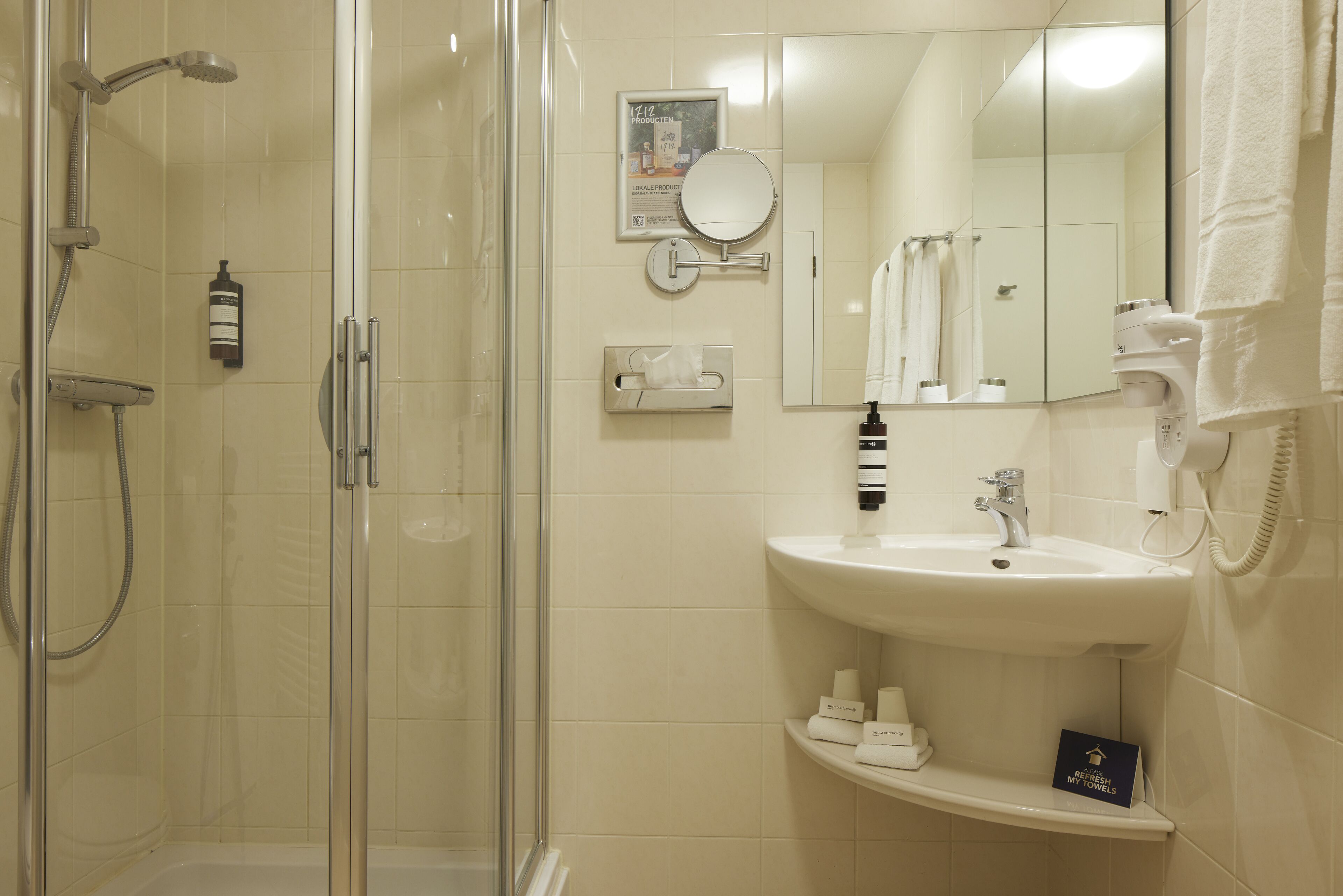deluxe double room, terrace | bathroom | combined shower/bathtub, hair dryer, dressing gowns, slippers