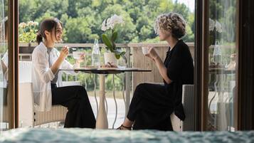 Junior Studio Suite | Hill view