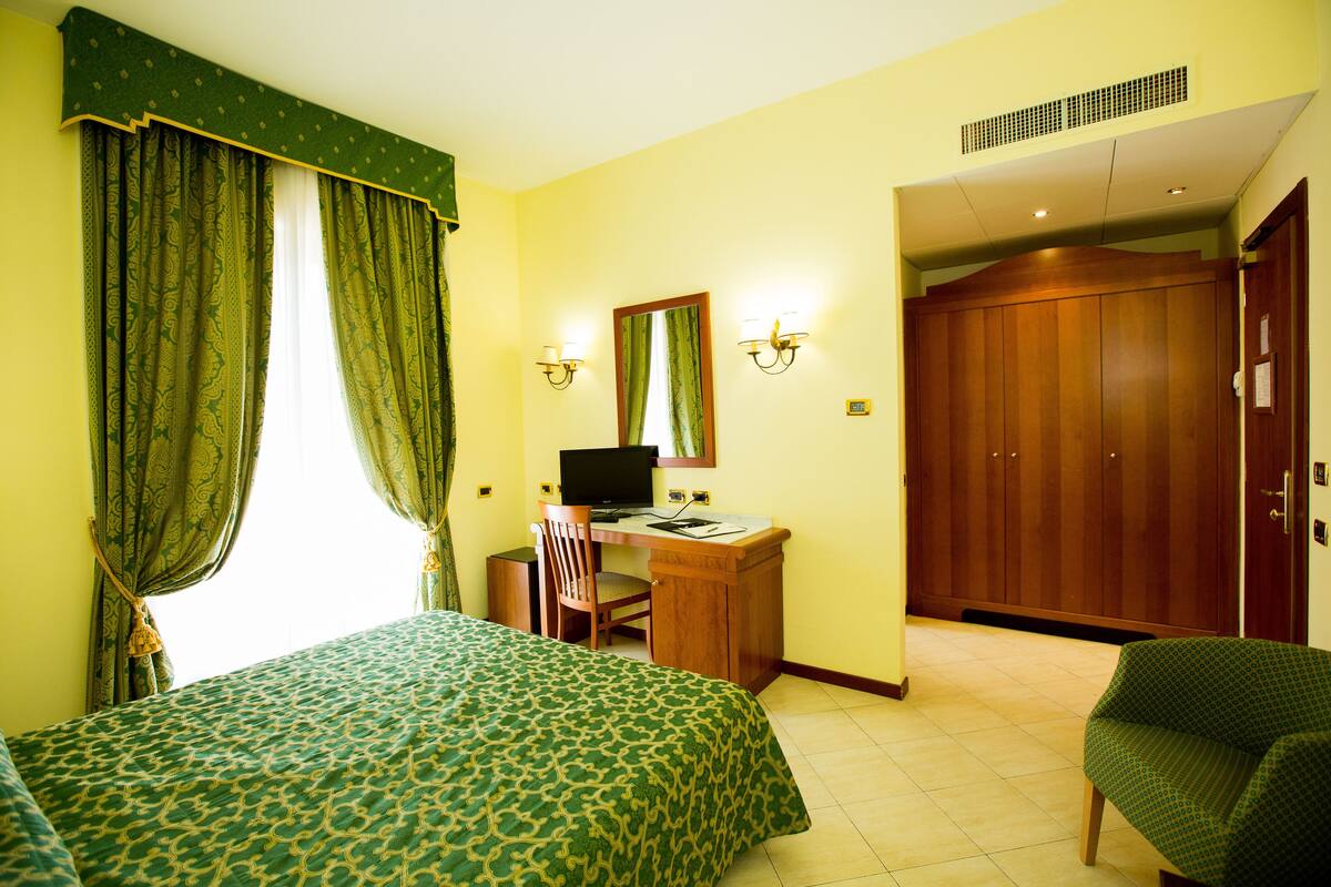 Premium bedding, down comforters, minibar, in-room safe