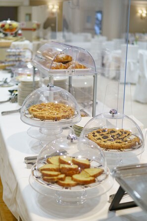 Petit déjeuner buffet compris