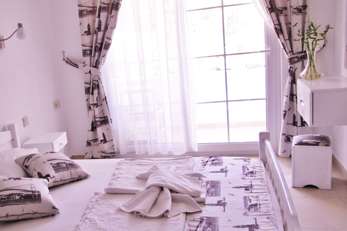 Quarto casal | Camas com colchões pillow-top, cofres nos quartos, berços (sobretaxa)