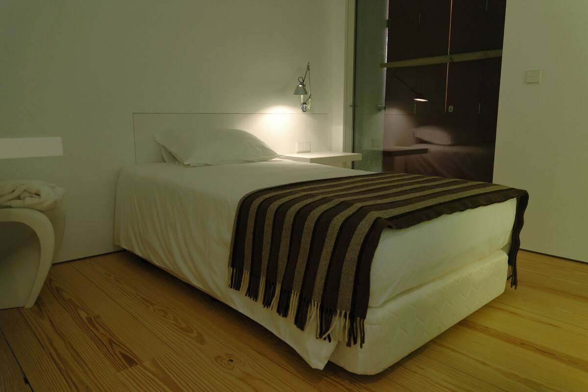 Habitación individual | Escritorio, sistema de insonorización, ropa de cama