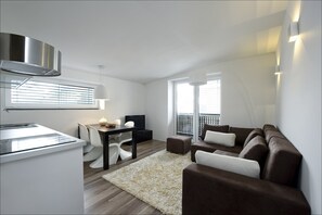 Deluxe Apartment | Living room | Flat-screen TV, fireplace, heated floors - House Neza (Kranjska Gora)