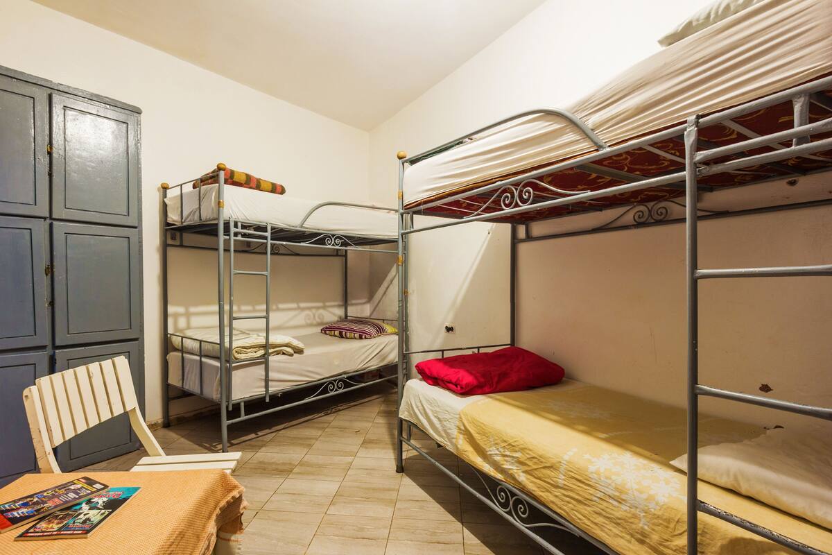1 bedroom, Egyptian cotton sheets, premium bedding, down duvets
