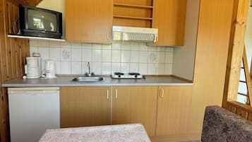 Cottage, Shared Bathroom (6) | Private kitchen