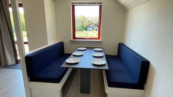 Cottage, (excl. linen) Private Bathroom - 6 people | Essbereich im Zimmer