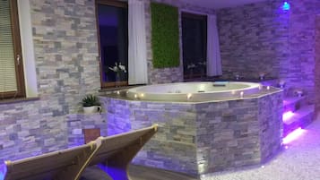 Sauna, tina de hidromasaje, baño de vapor y baño turco o hammam
