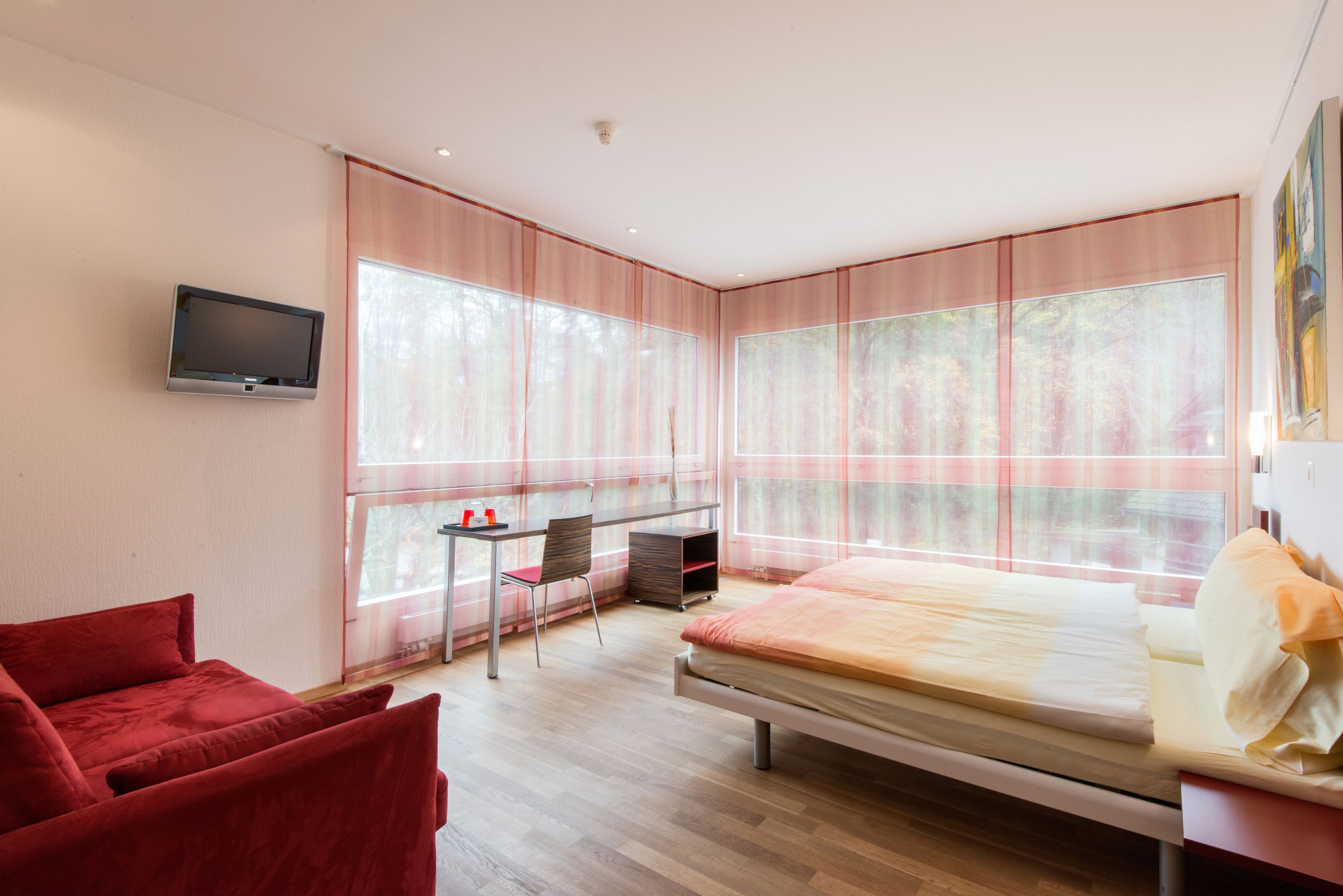 twin room | in-room safe, desk, free wifi, bed sheets