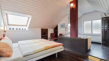 Suite | Caja fuerte, escritorio, wifi gratis y ropa de cama