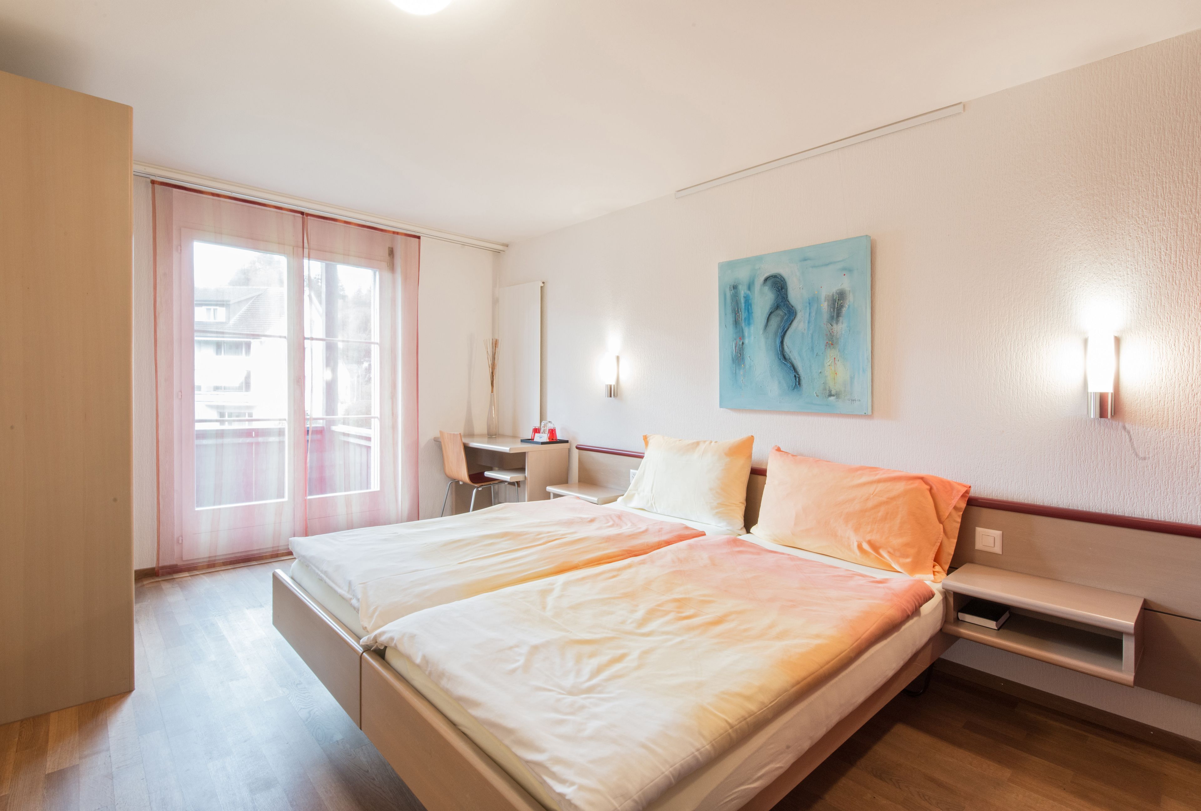 twin room | in-room safe, desk, free wifi, bed sheets