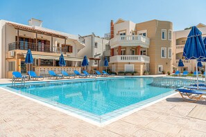Front of property - Artemis Apartments (Chania)