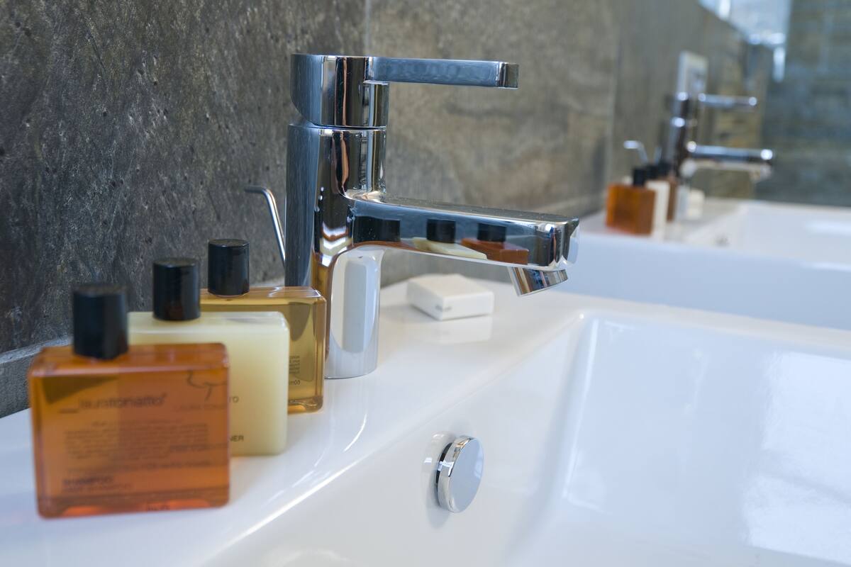 shower, rainfall showerhead, free toiletries, hair dryer