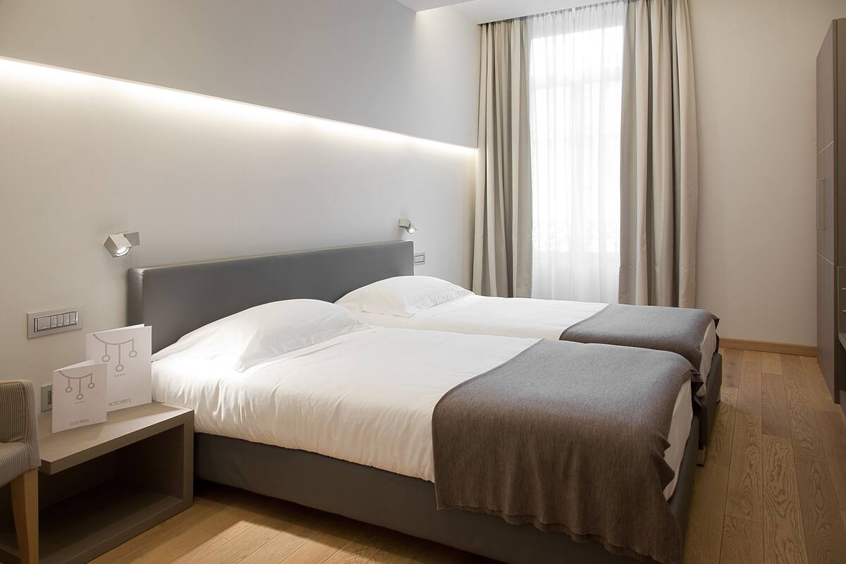 standard room, 2 single beds | premium bedding, down duvets, minibar, in-room safe