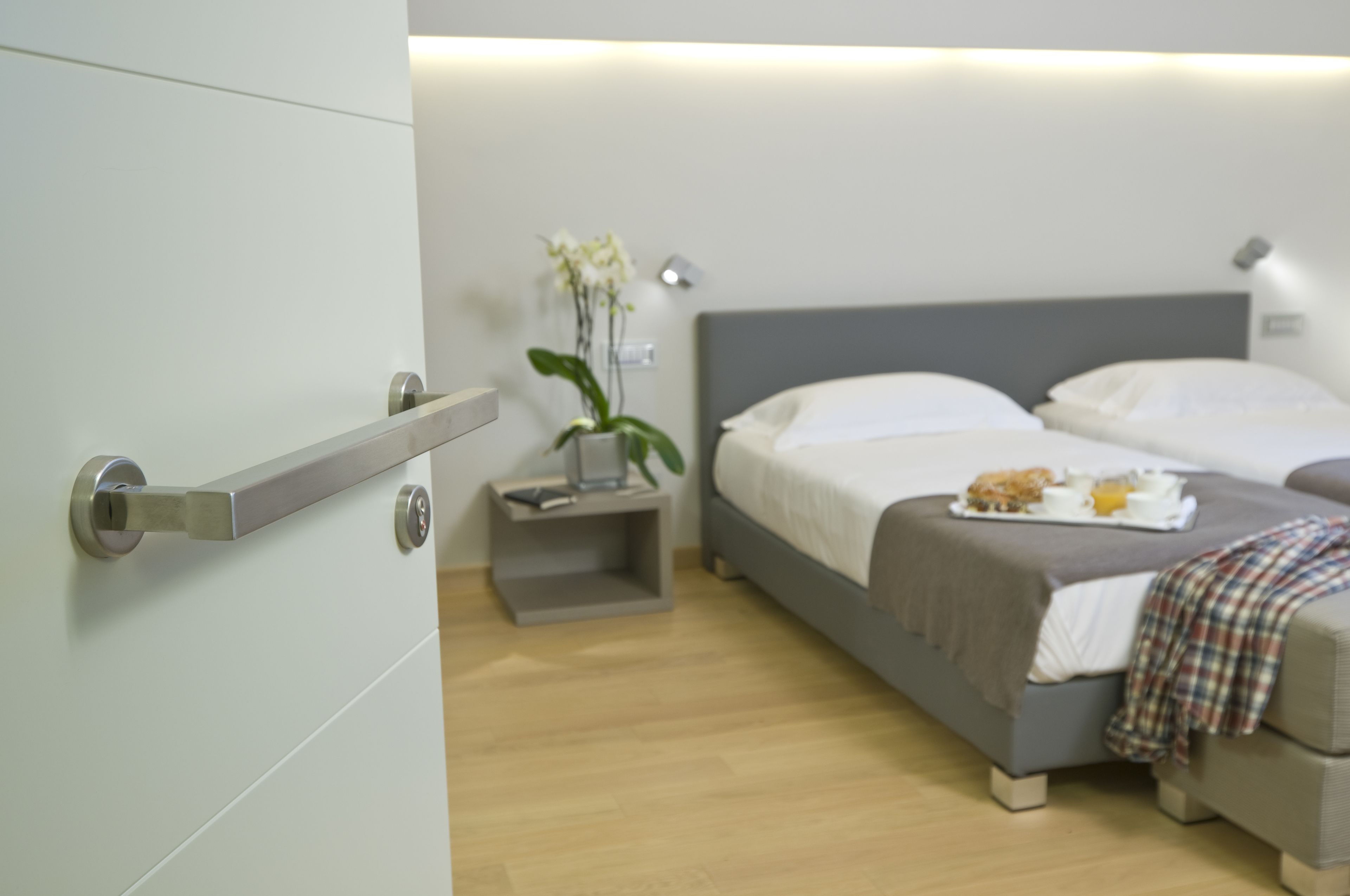 standard room, 2 single beds | premium bedding, down duvets, minibar, in-room safe