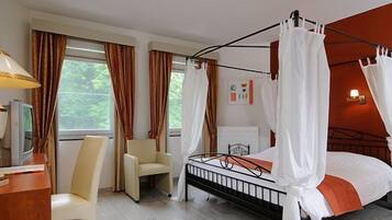Minibar, in-room safe, desk, free WiFi