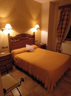 مكتب وواي فاي مجانًا وملاءات أسرّة