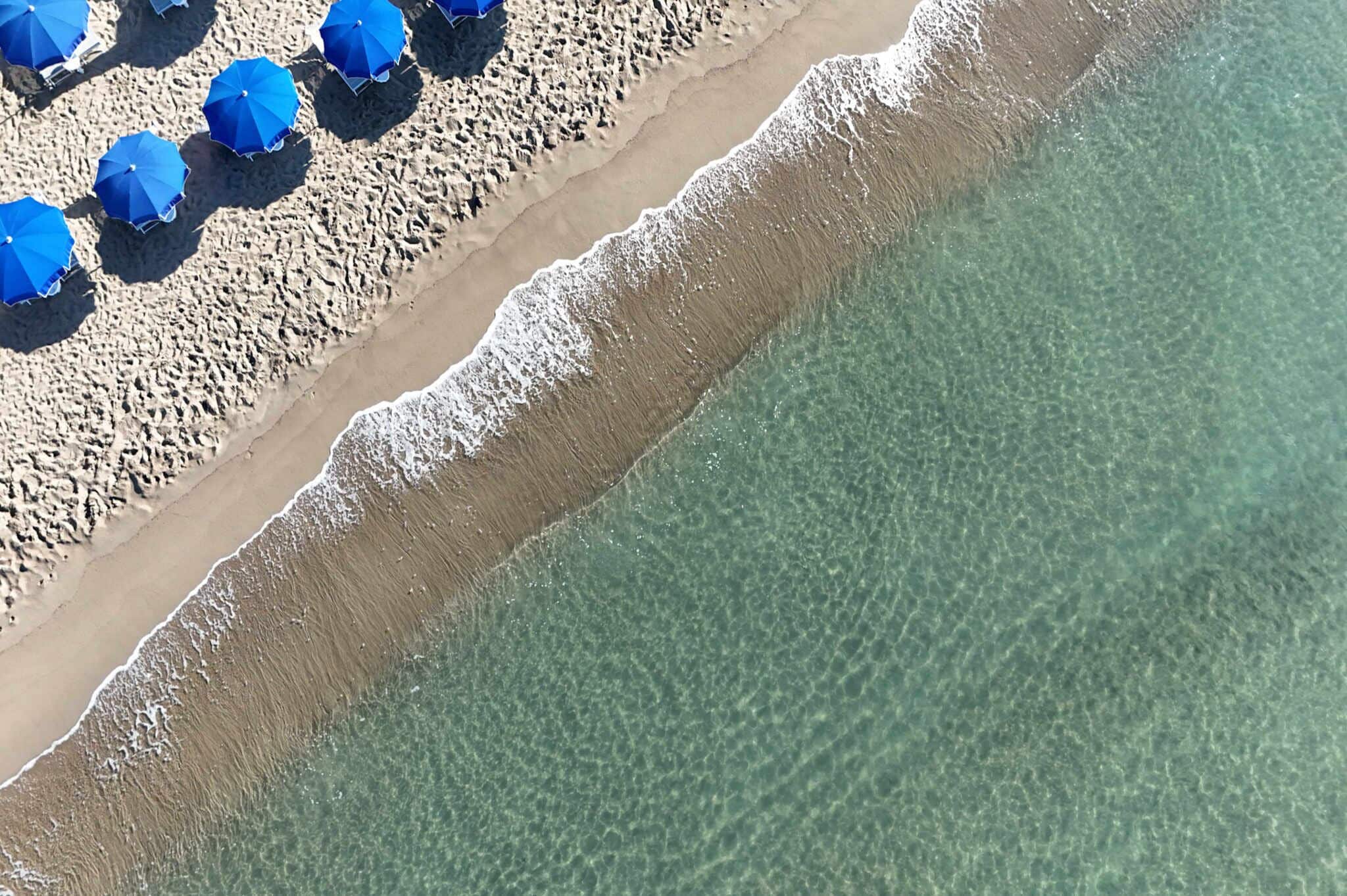 Spiaggia privata, lettini da mare, ombrelloni, teli da spiaggia