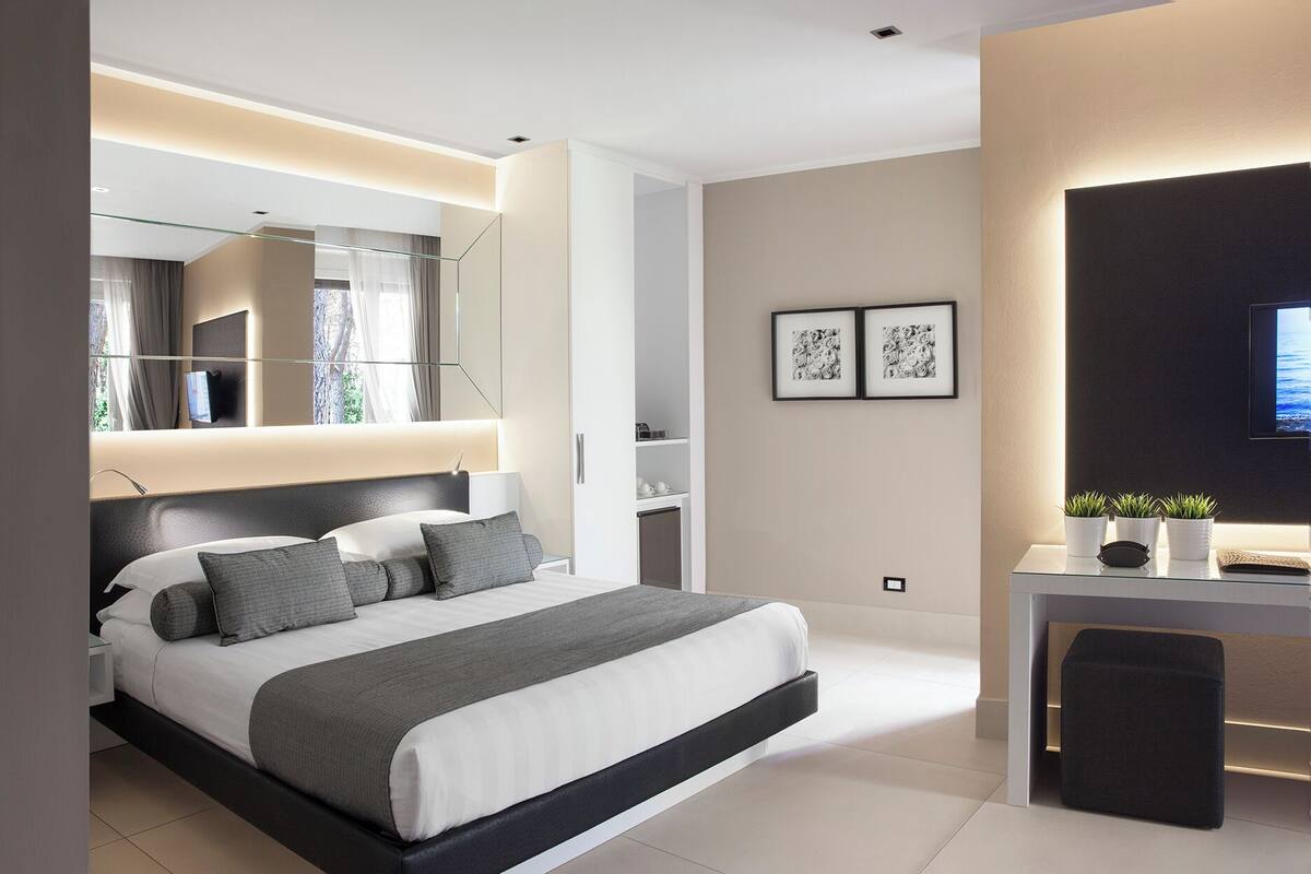 Premium bedding, minibar, in-room safe, individually furnished