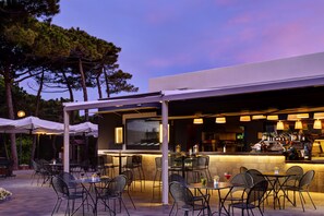 2 บ��าร์/เลานจ์, บาร์ริมหาด