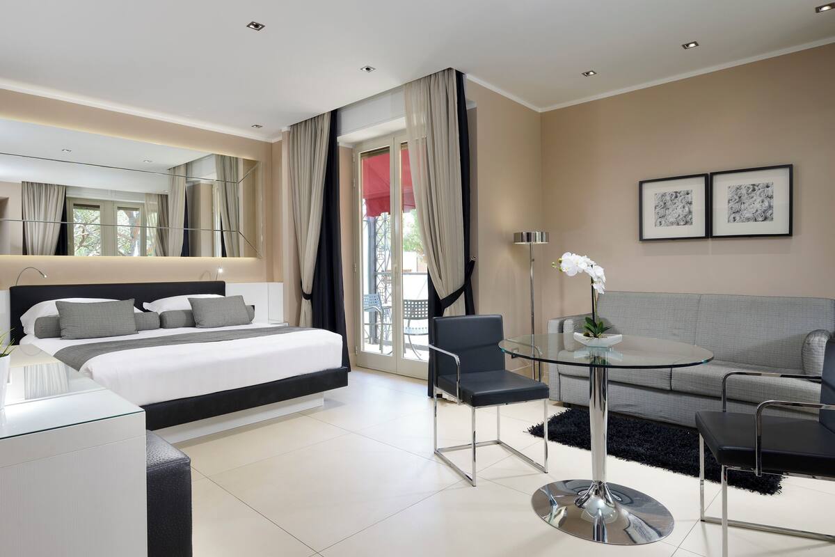 Premium bedding, minibar, in-room safe, individually furnished