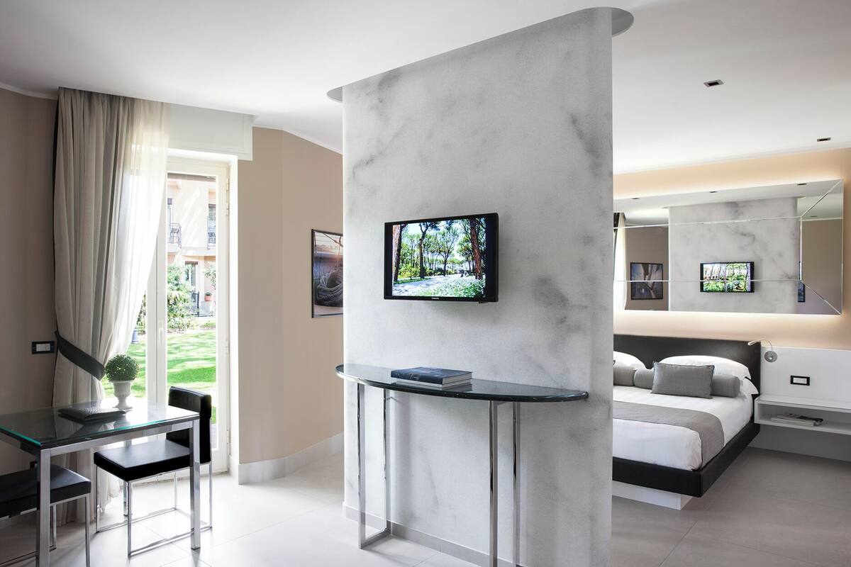 Premium bedding, minibar, in-room safe, individually furnished