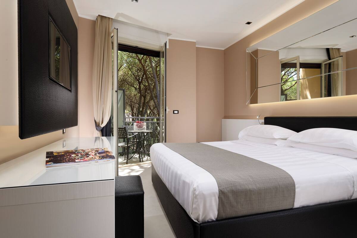 Premium bedding, minibar, in-room safe, individually furnished