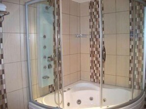 Jetted bathtub - Sultan Palace Hotel (Istanbul)