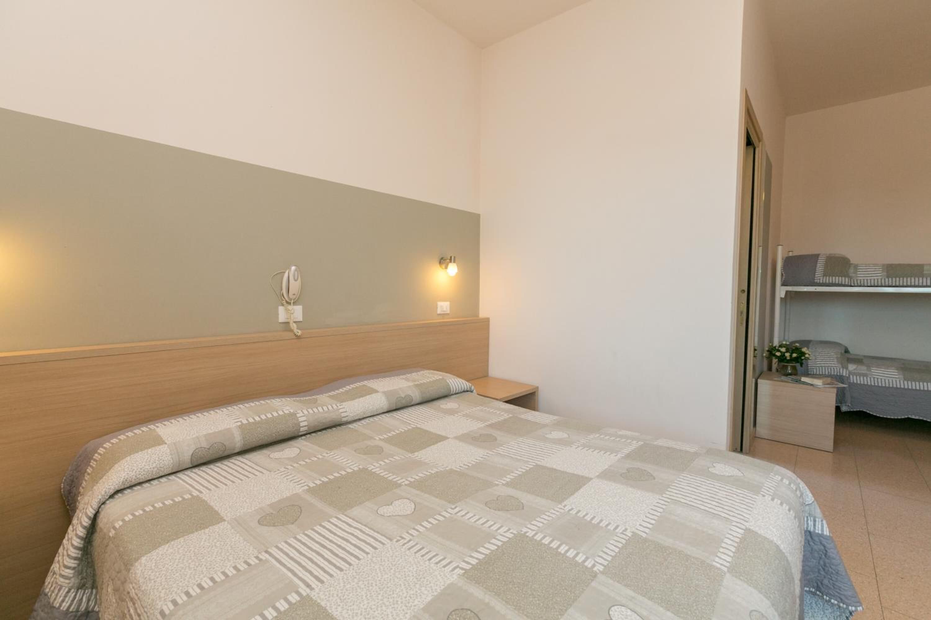 quadruple room | 1 bedroom, in-room safe, desk, free wifi