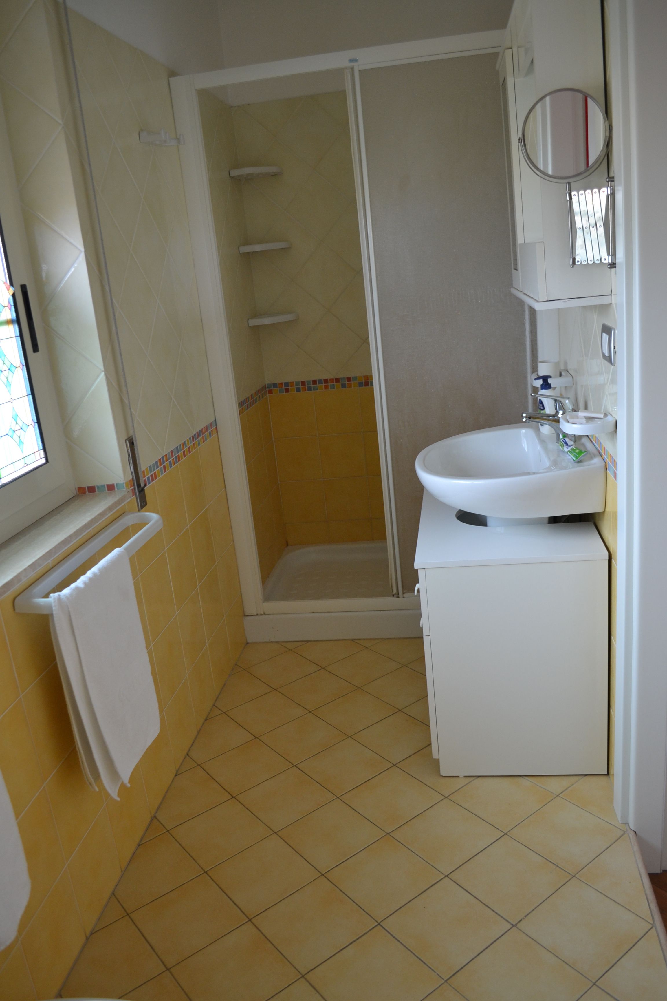 double room, annex building (veranda) | bathroom | shower, free toiletries, hair dryer, bidet