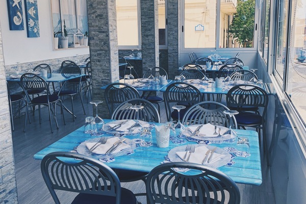 Breakfast, lunch, dinner served; local cuisine, ocean views