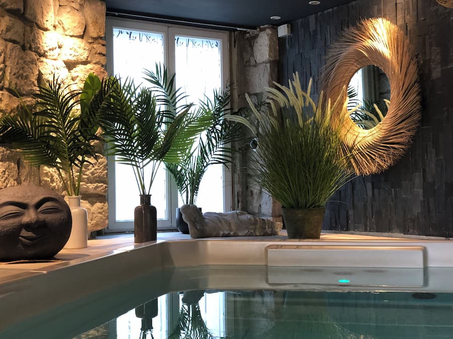 Kroppsbehandlinger, idrettsmassasje og 1 behandlingsrom