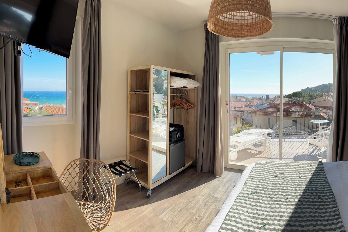 Rom – superior, terrasse (Panoramic View) | Sengetøy av topp kvalitet, safe på rommet og skrivebord