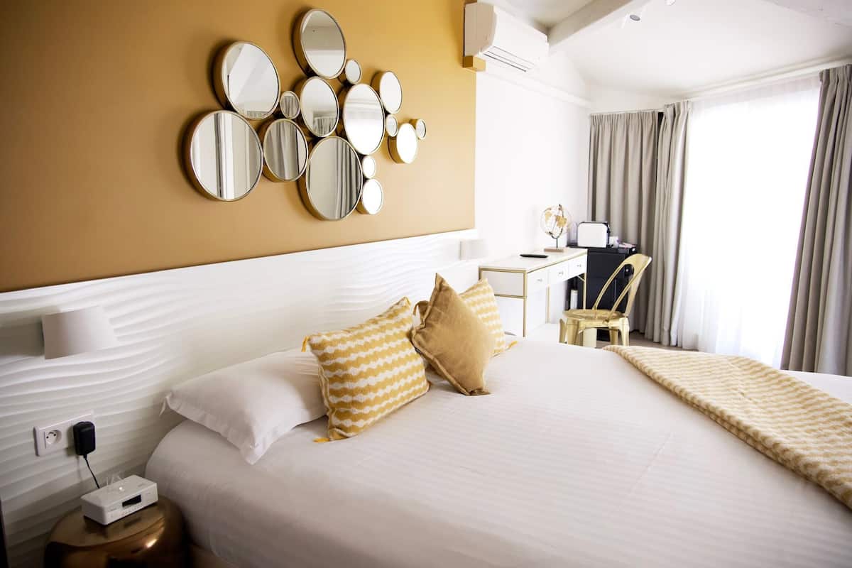 Comfort Double Room | 1 bedroom, premium bedding, in-room safe, individually decorated