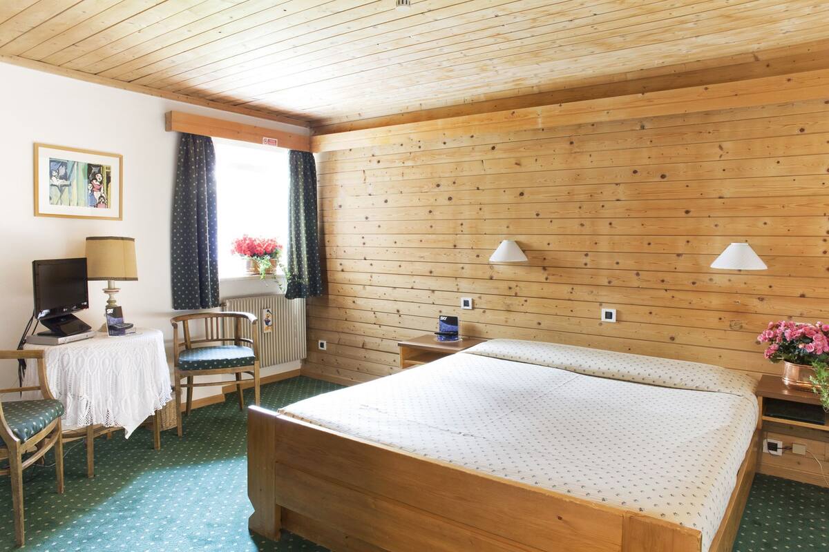 frette italian sheets, pillow-top beds, in-room safe, free wifi