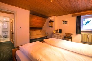 Frette Italian sheets, pillow-top beds, in-room safe, free WiFi - Hotel Cir (Corvara in Badia)