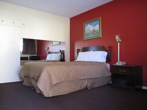 Escritorio, wifi gratis y ropa de cama 