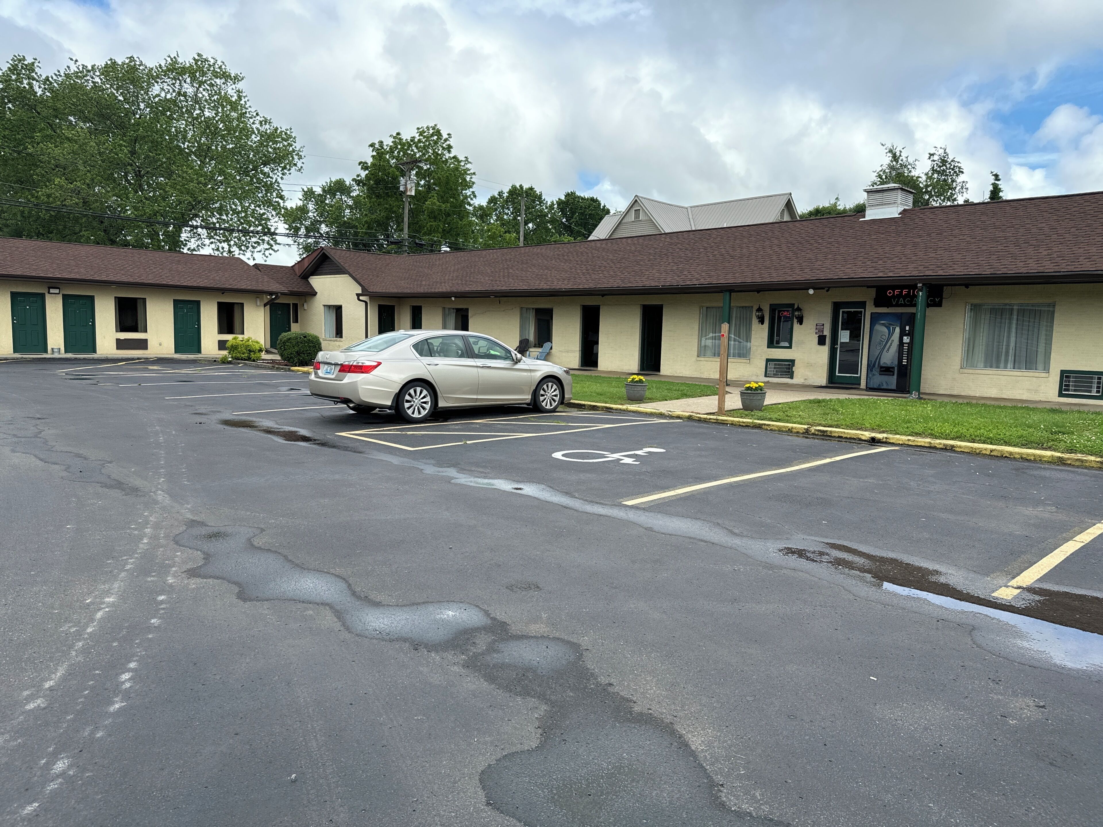 المنشأة من الخارج