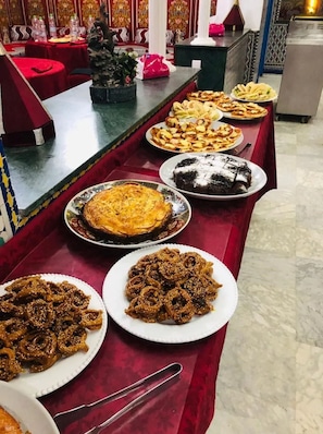 Daily buffet breakfast for a fee
