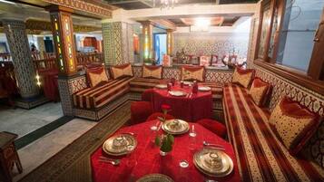 Breakfast, lunch and dinner served