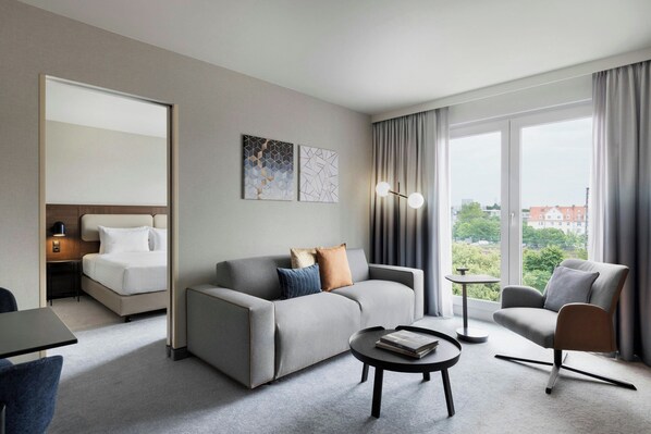 Junior Suite, 1 Bedroom, City View | Living area