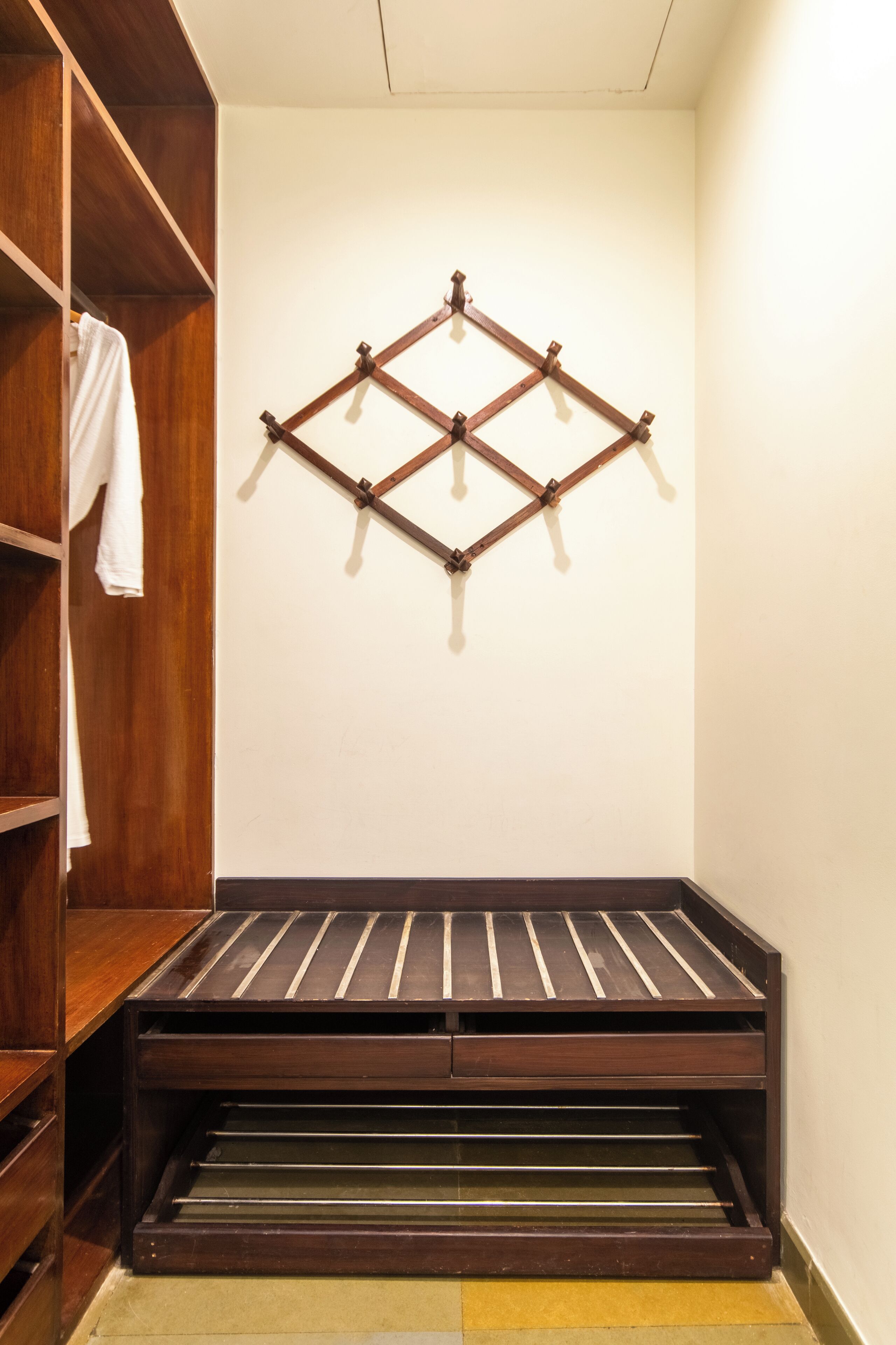 golf view room ( stay 2 nights & above, enjoy a bucket of pint beer once per stay) | wardrobe