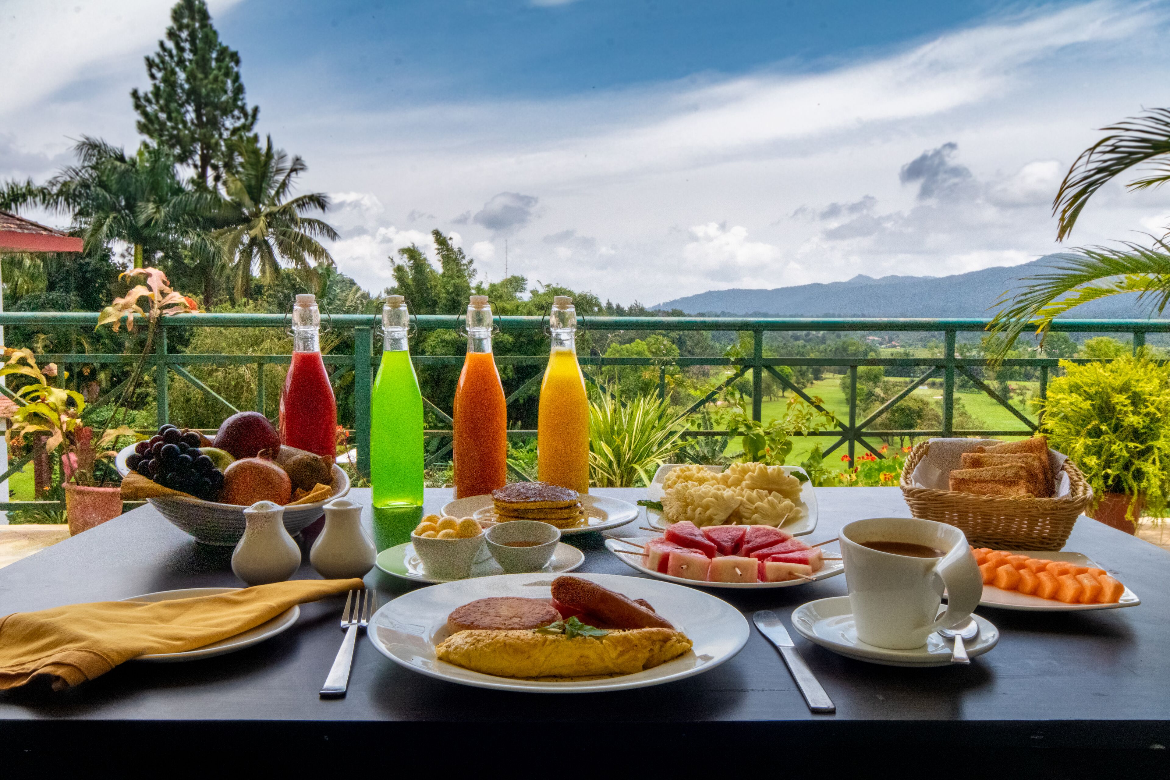 Executive Room, 1 Double Bed | In-room dining