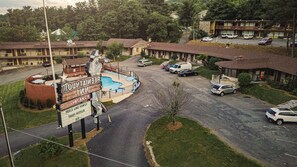 Front of property - The Mountaineer Inn (Asheville)