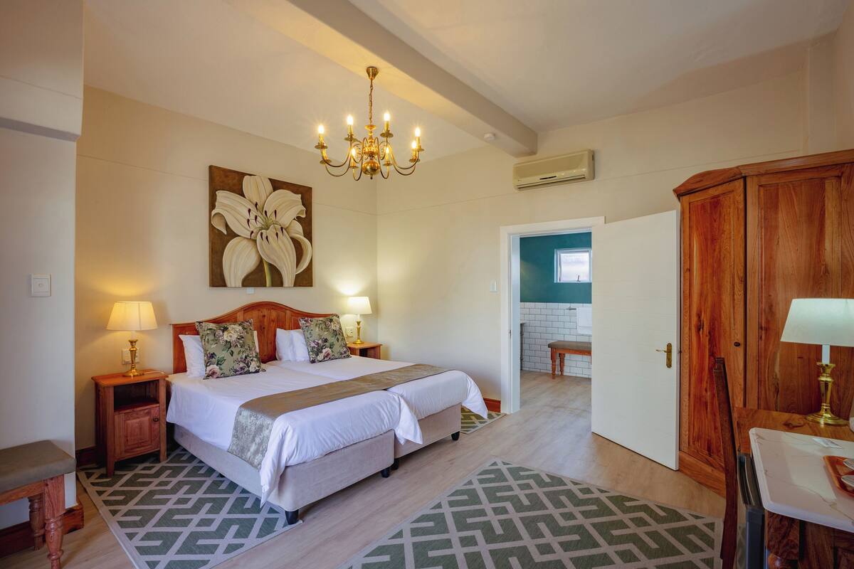 Phòng 2 giường đơn phong cách cổ điển | 1 phòng ngủ, bộ đồ giường cao cấp, nệm Select Comfort 