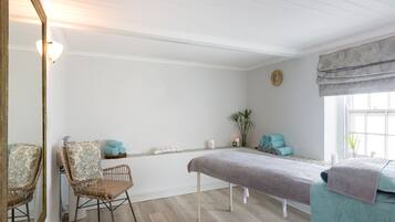 Couples treatment rooms, sauna, body treatments, aromatherapy