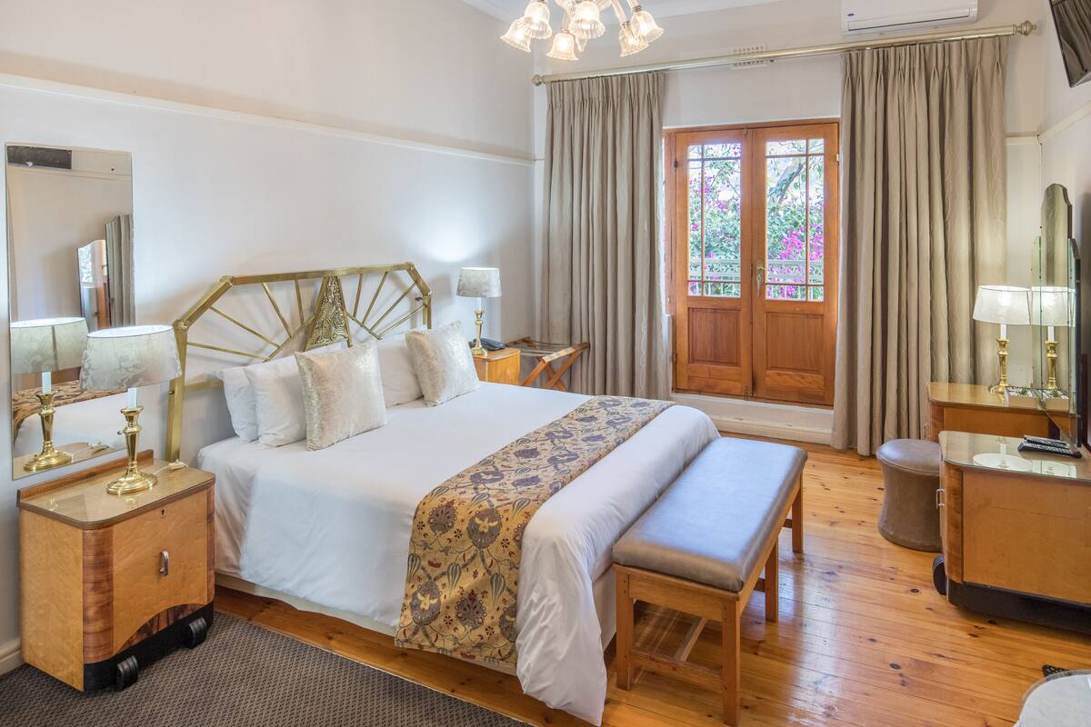 Phòng đôi Cao cấp | 1 phòng ngủ, bộ đồ giường cao cấp, nệm Select Comfort 