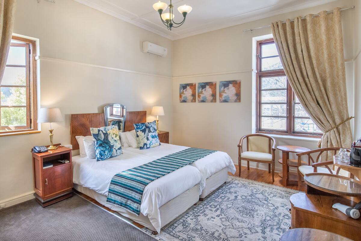 Phòng 2 giường đơn phong cách cổ điển | 1 phòng ngủ, bộ đồ giường cao cấp, nệm Select Comfort 