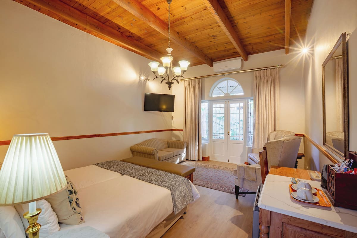 luxury twin room, garden view | 1 bedroom, premium bedding, select comfort beds, in-room safe